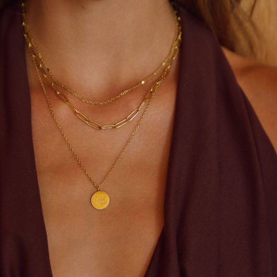 Collar de monedas Geya en capas