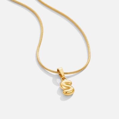 Collar con letras de burbujas