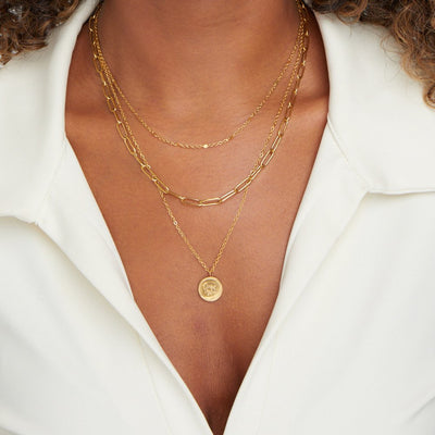 Collar de monedas Geya en capas