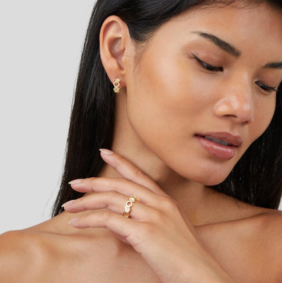 Anillo de panal en oro y cristal