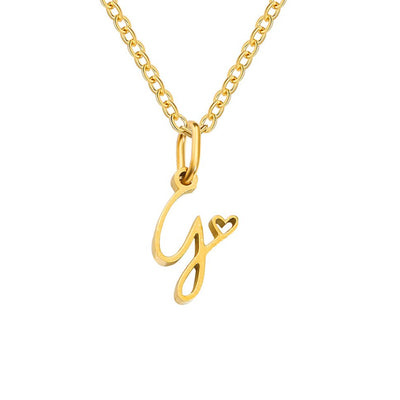 Collar con letra en forma de corazón de oro
