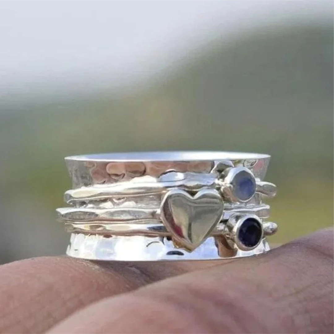 Elegante anillo de corazón giratorio en plata de ley