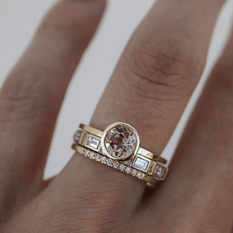 Elegante anillo de cristal en oro